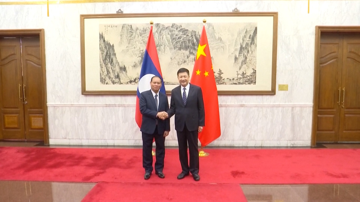 Wang Xiaohong mengatakan bahwa Tiongkok bersedia bekerja sama dengan Laos untuk dengan sungguh-sungguh mengimplementasikan konsensus penting yang dicapai oleh para pemimpin tertinggi kedua partai dan negara