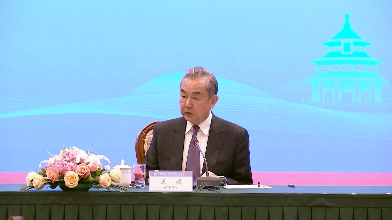 Wang meminta kedua belah pihak untuk memastikan keberhasilan kegiatan-kegiatan besar