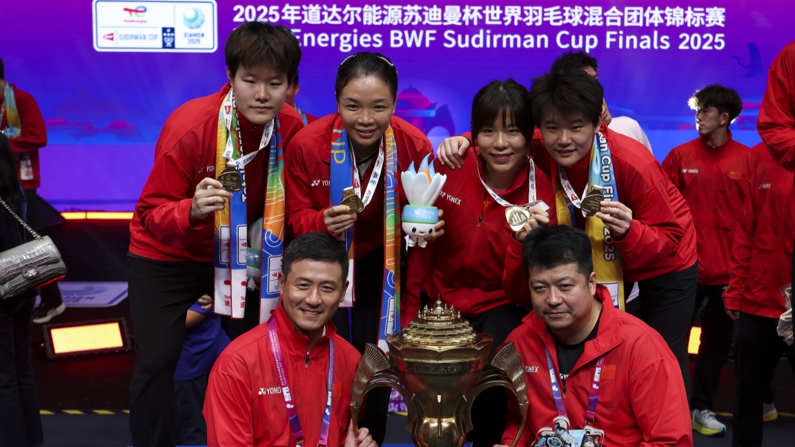Tiongkok telah memenangi kejuaraan dunia bulu tangkis beregu campuran dua tahunan ini sebanyak 14 kali sejak Indonesia dinobatkan pada edisi pertama pada tahun 1989