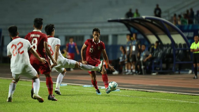 Media Vietnam menyorot kritik keras soal insiden Nguyen Hong Phuc sengaja sikut kepala pemain Timnas Indonesia U-23 Haykal Alhafiz di final Piala AFF U-23 2023
