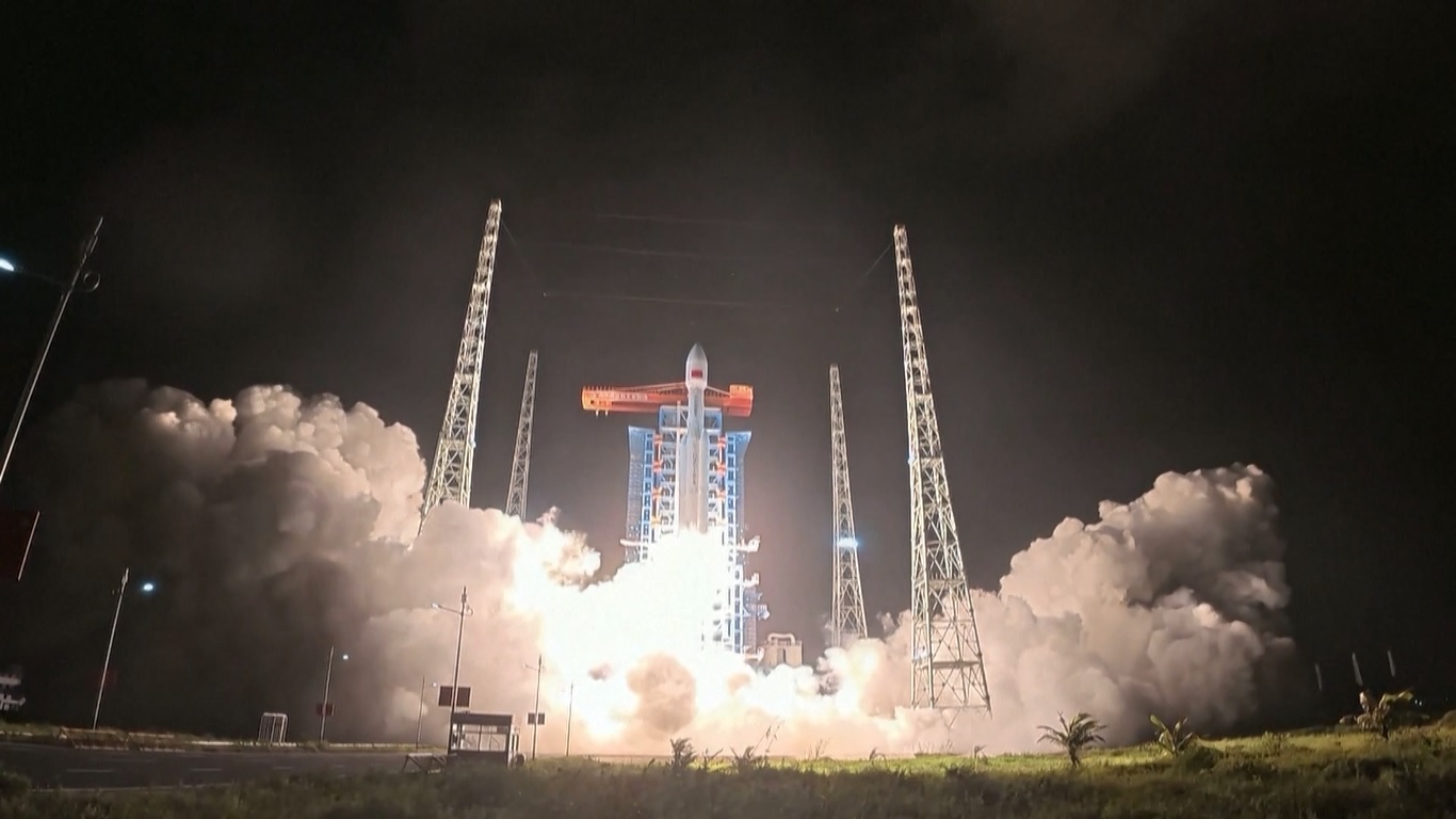 Tiongkok Luncurkan Kelompok Satelit Orbit Bumi Rendah ke Luar Angkasa