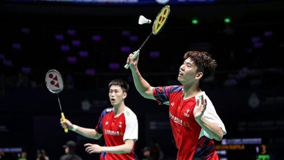 Liu Yuchen/Ou Xuanyi dari Tiongkok dan Lee Yang / Wang Chi-lin dari China Taipei mengamankan tempat mereka di perempat final ganda putra di Kejuaraan Bulu Tangkis Asia
