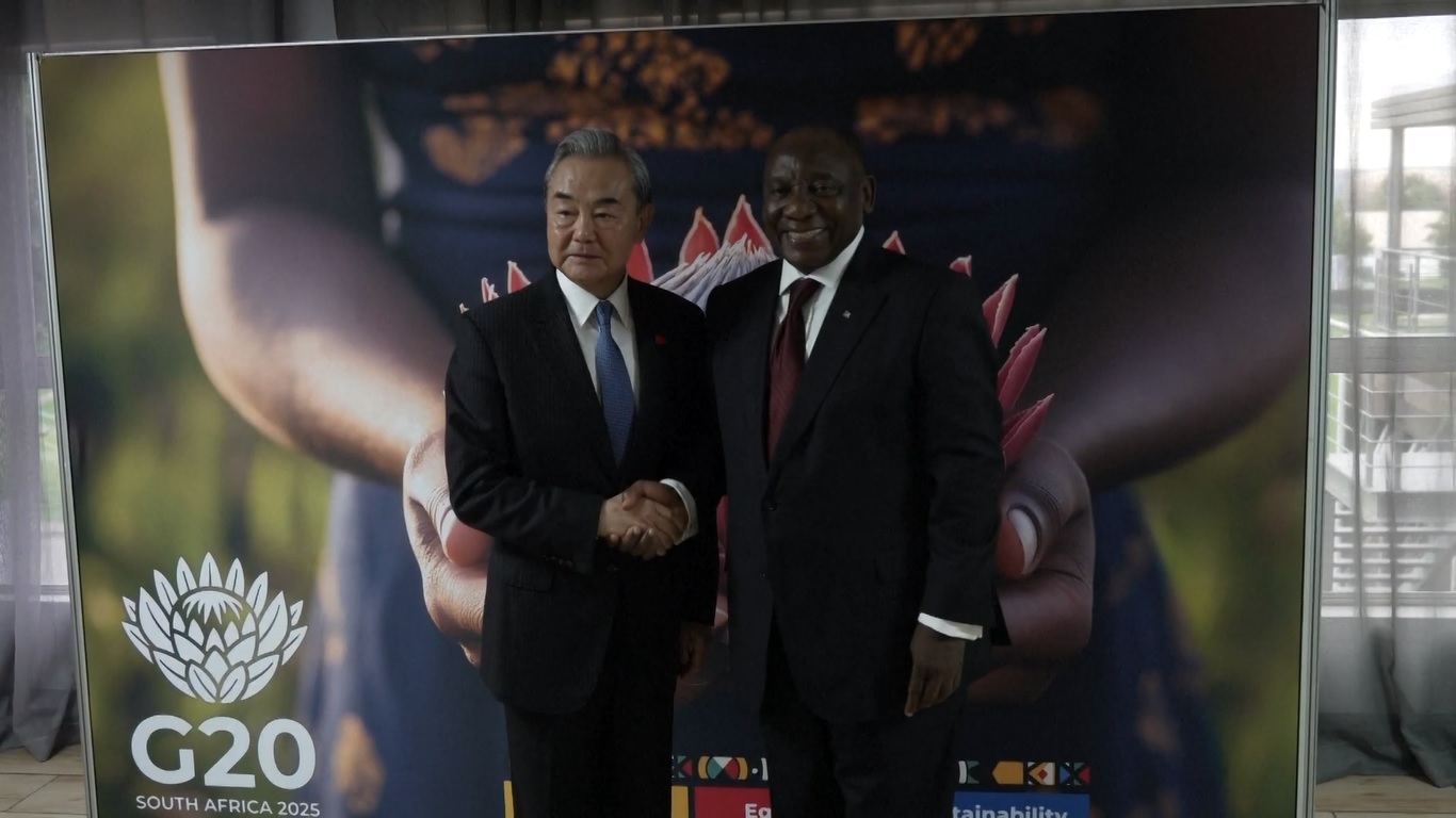 Pertemuan tersebut diadakan di sela-sela Pertemuan Menteri Luar Negeri G20 di Johannesburg