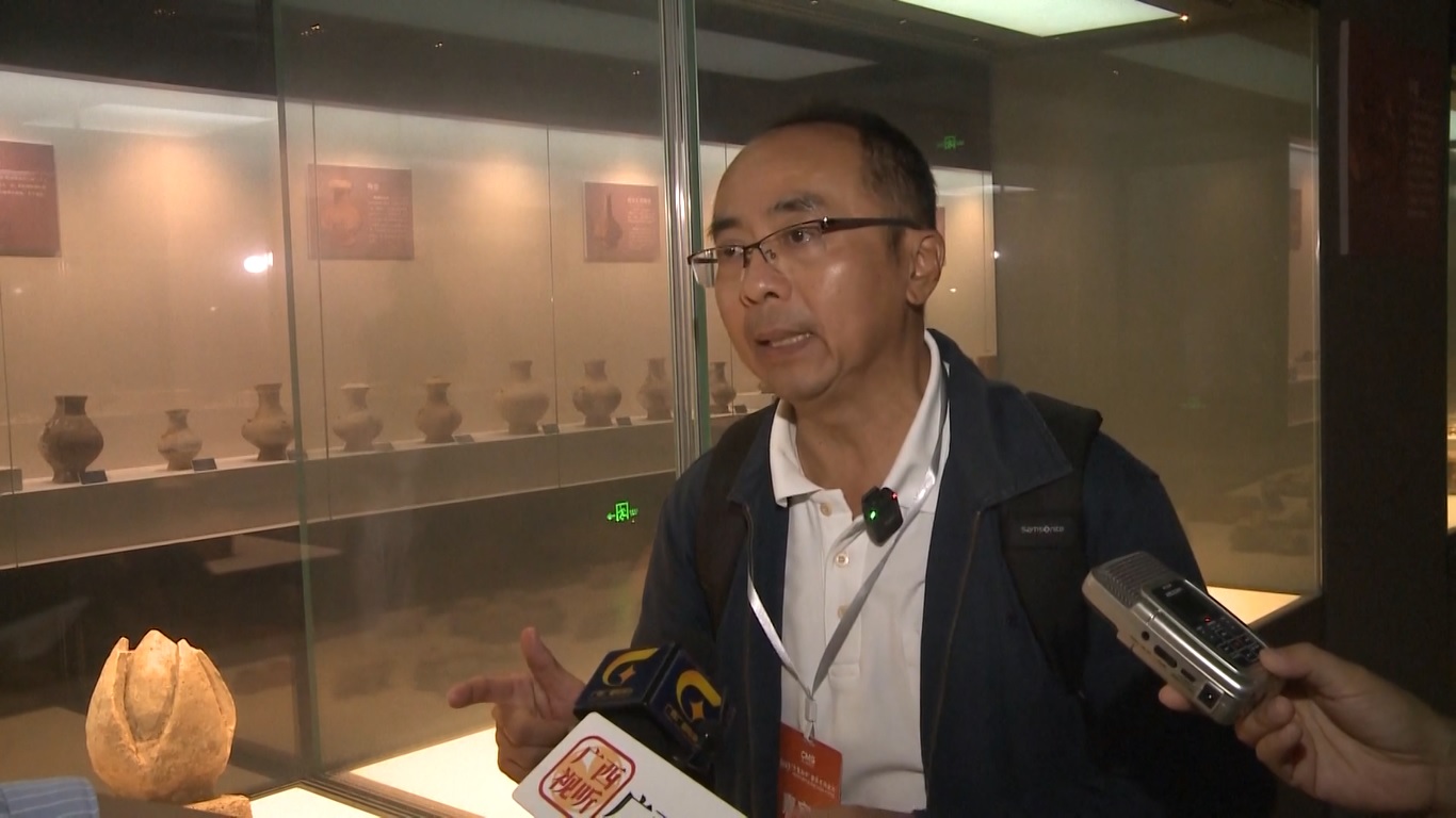 Mereka  melakukan perjalanan ke kota-kota termasuk Guilin