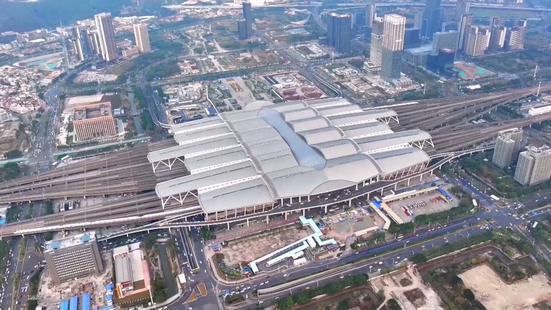 Hari ke-14 Lonjakan Perjalanan Festival Mencatat Lebih dari 285 Juta Perjalanan