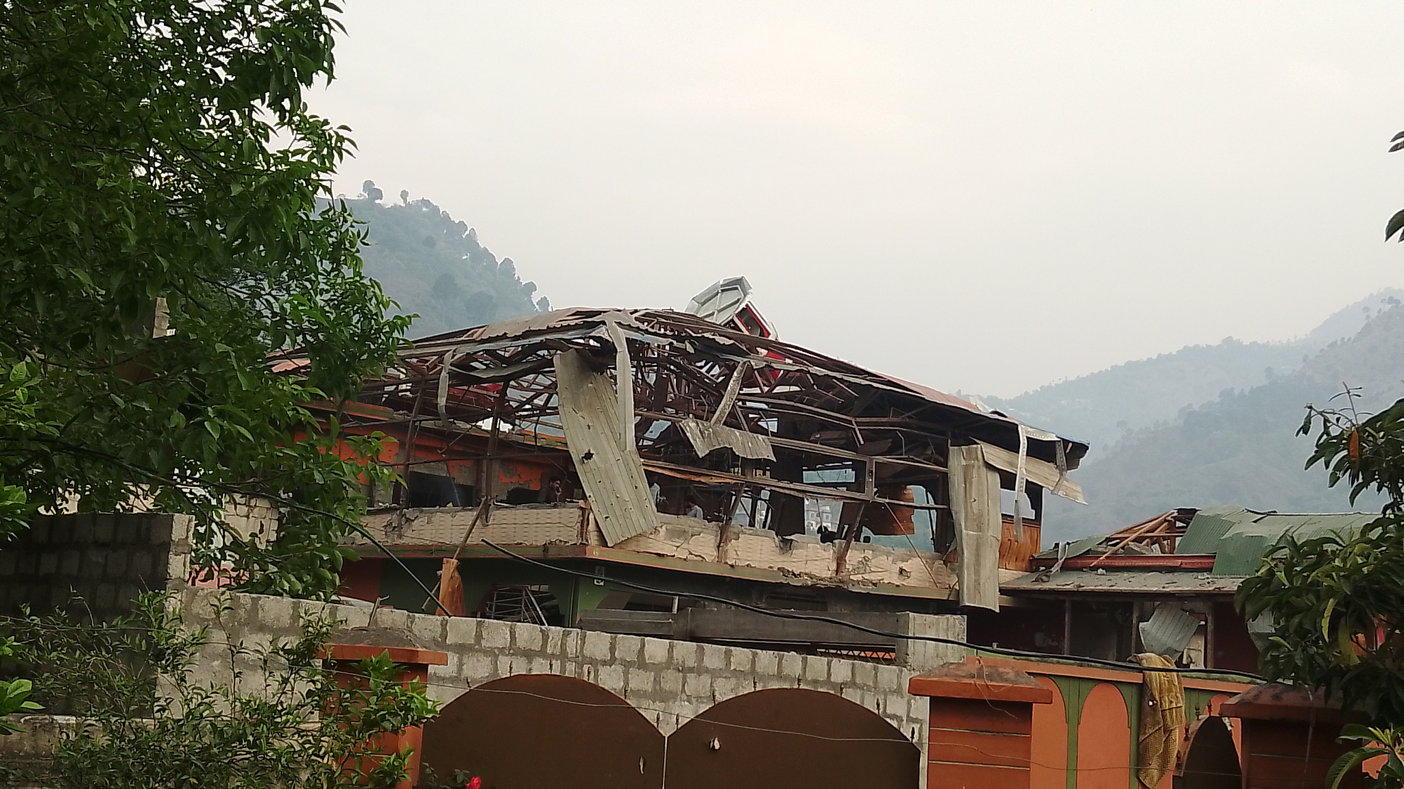 Kementerian luar negeri Tiongkok pada hari Rabu mendesak kedua negara untuk menahan diri dan tidak mengambil tindakan yang dapat semakin memperumit situasi