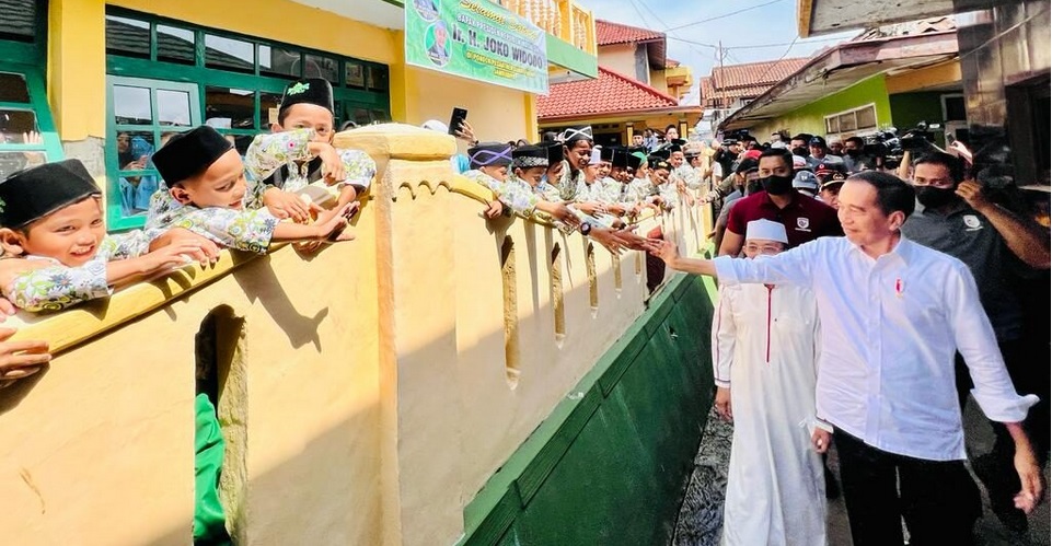 Presiden didampingi Ketua Yayasan Ponpes Darul Falah K
