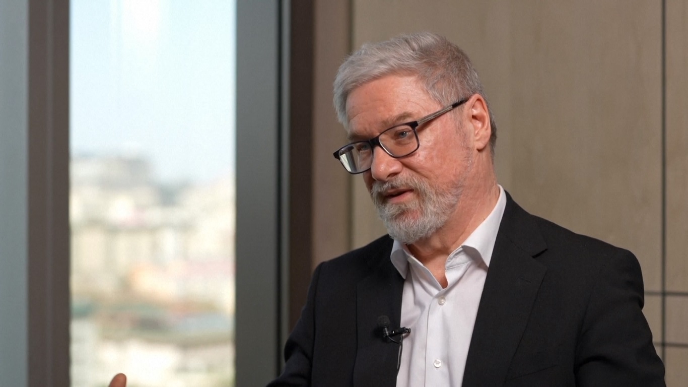 Ia adalah pendiri dan ketua Berlin Global Dialogue