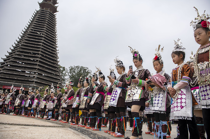 Dinamakan berdasarkan alat musik tiup pipa buluh yang dikenal sebagai lusheng dalam bahasa Tiongkok festival ini memiliki sejarah panjang sebagai acara meriah yang menampilkan kekayaan budaya dan kearifan kuno masyarakat Dong