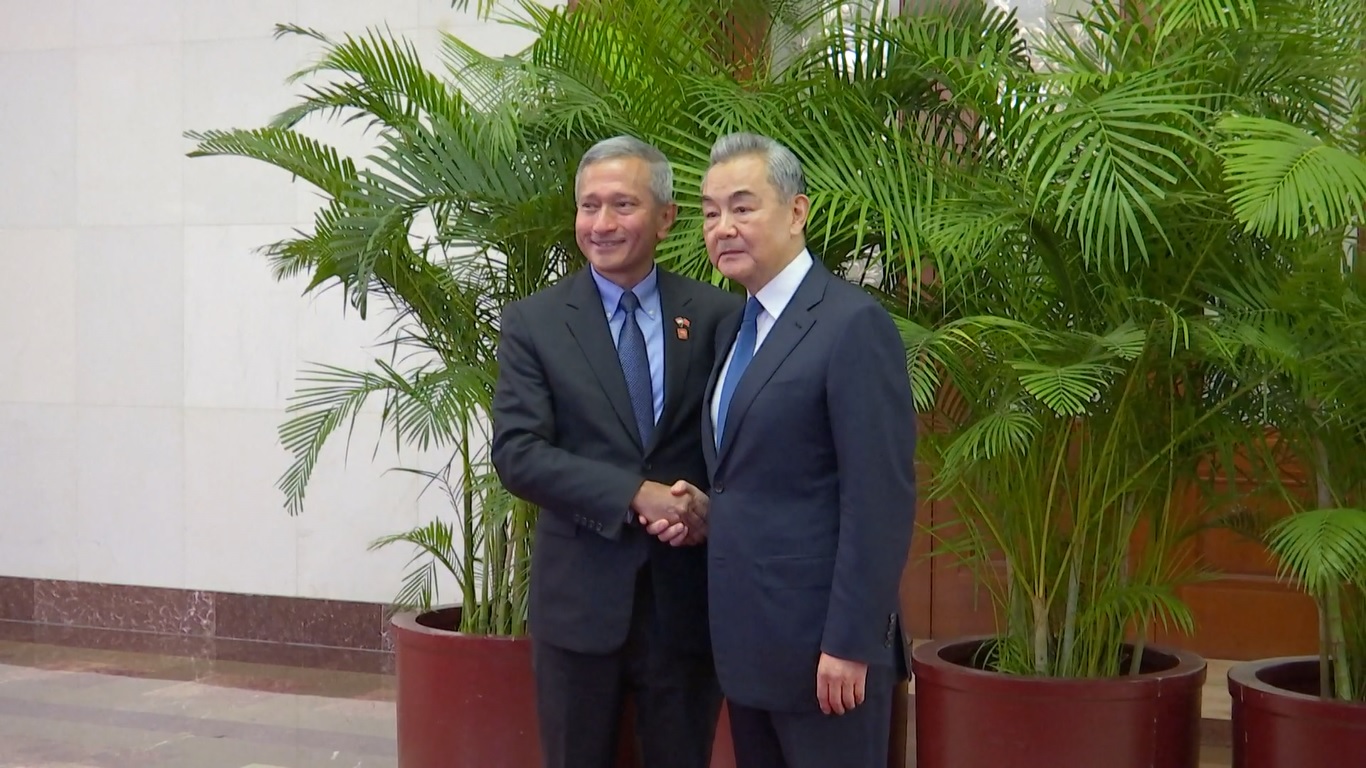 Menlu Tiongkok Bertemu dengan Menlu Singapura Bahas Hubungan Bilateral dan Kerja Sama