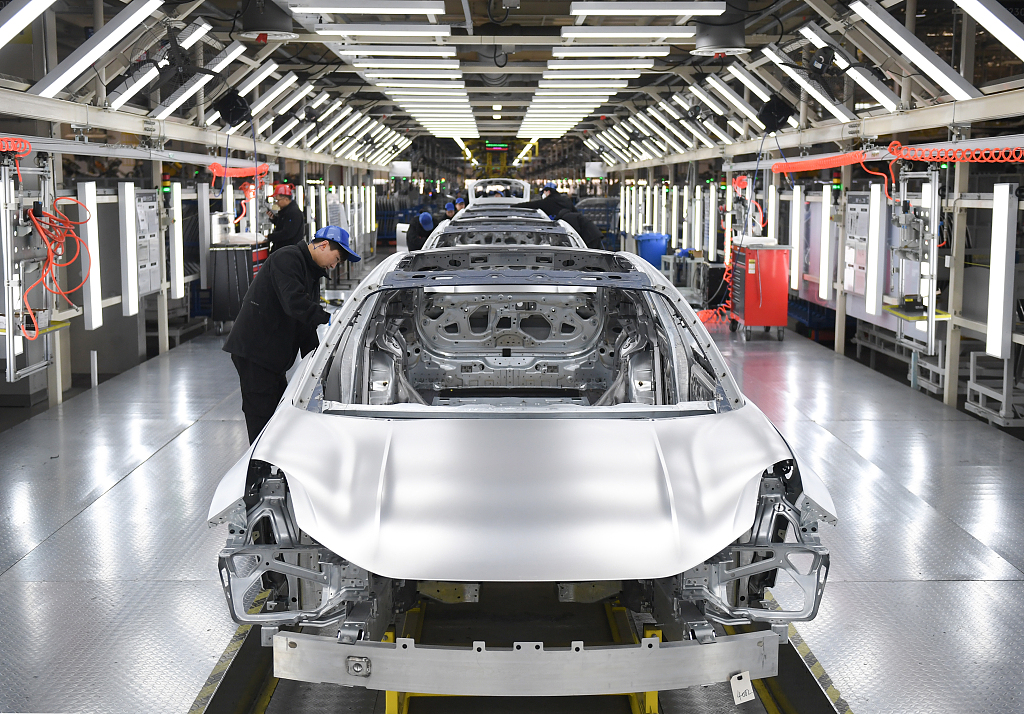 Perusahaan industri besar Tiongkok menghasilkan total laba sebesar 351 triliun yuan ($4841 miliar) pada paruh pertama tahun ini menandai pertumbuhan tahun-ke-tahun sebesar 35 persen