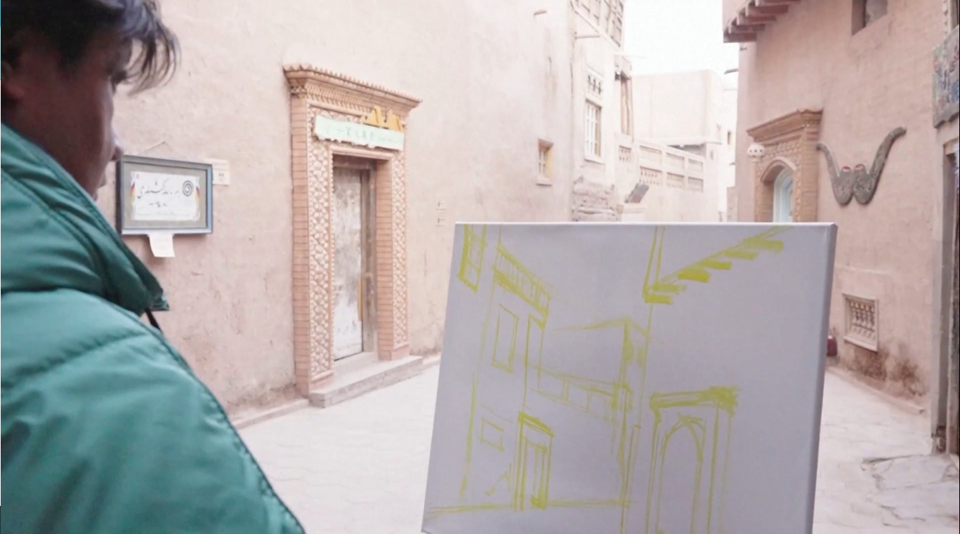 Seniman Lukis Cat Minyak Menangkap Pesona Abadi Kota Kuno Xinjiang