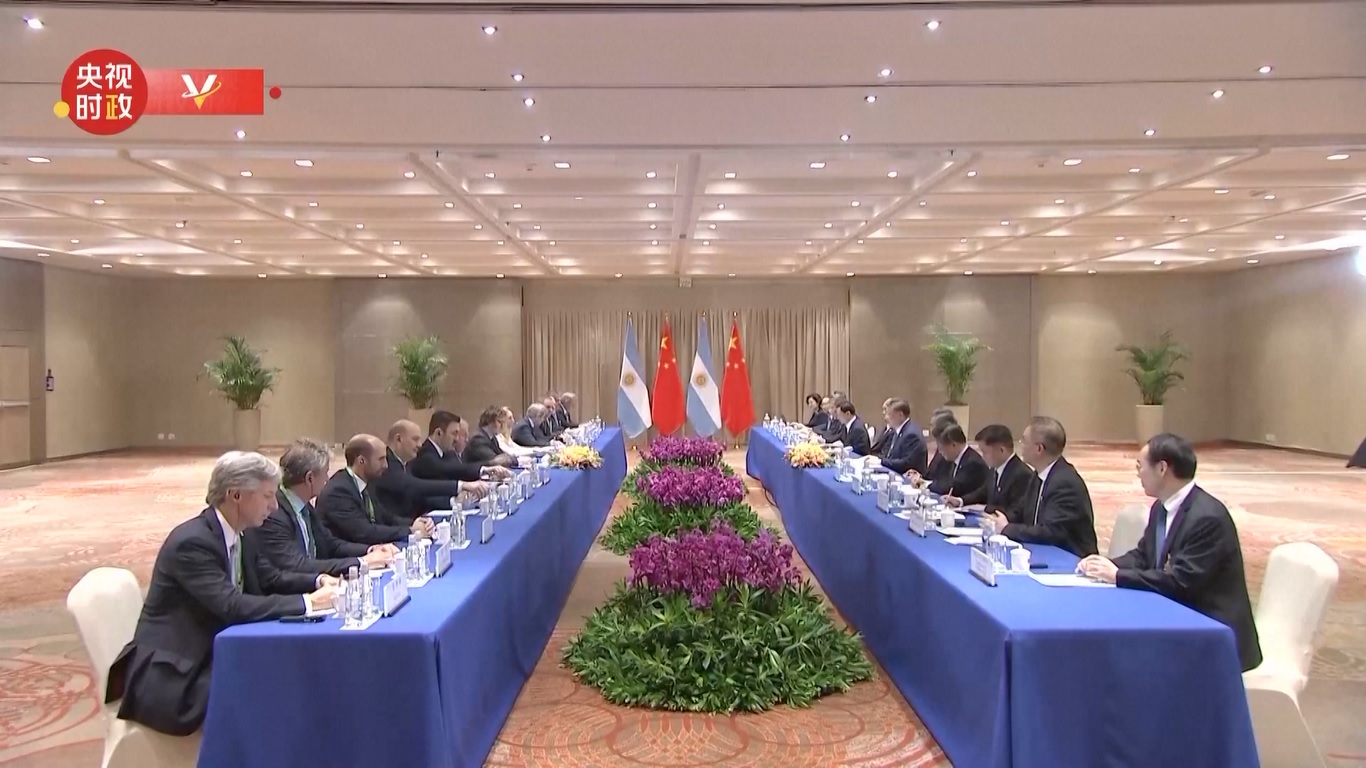 Xi juga mendesak kerja sama yang lebih erat antara Tiongkok dan Argentina untuk mendukung perkembangan kedua negara