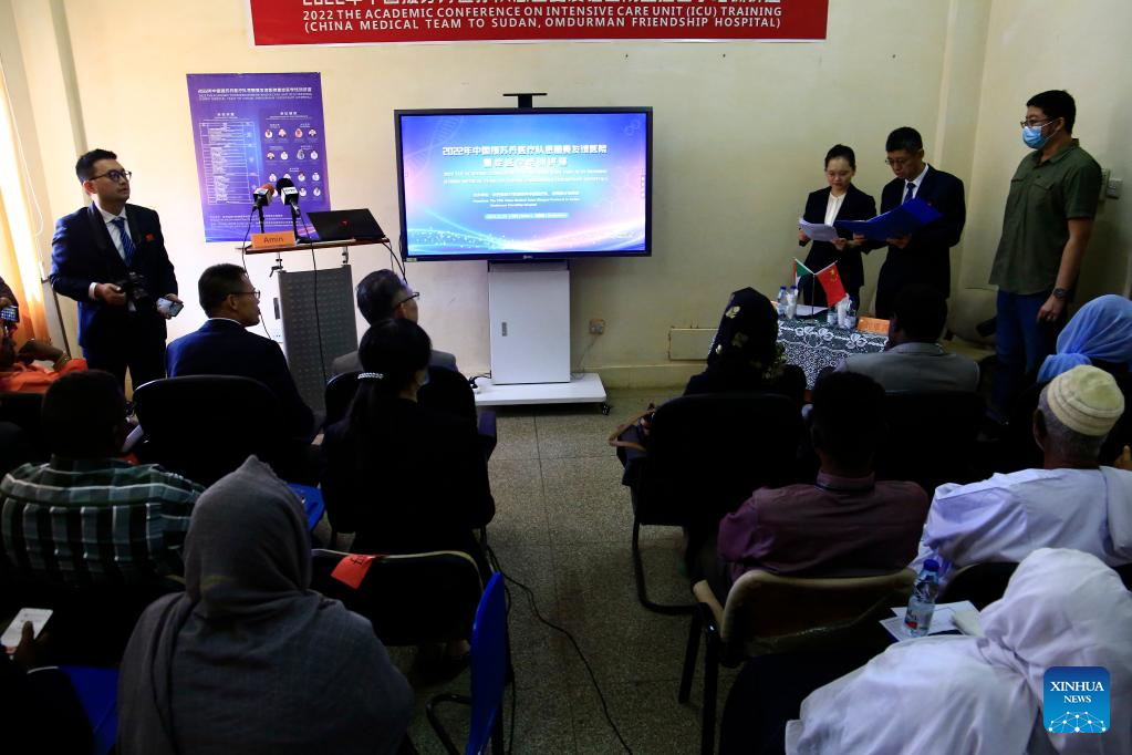 Tim medis Tiongkok di Sudan pada Kamis menyelenggarakan lokakarya tentang pelatihan Unit Perawatan Intensif (ICU) di sebuah rumah sakit di ibu kota Khartoum