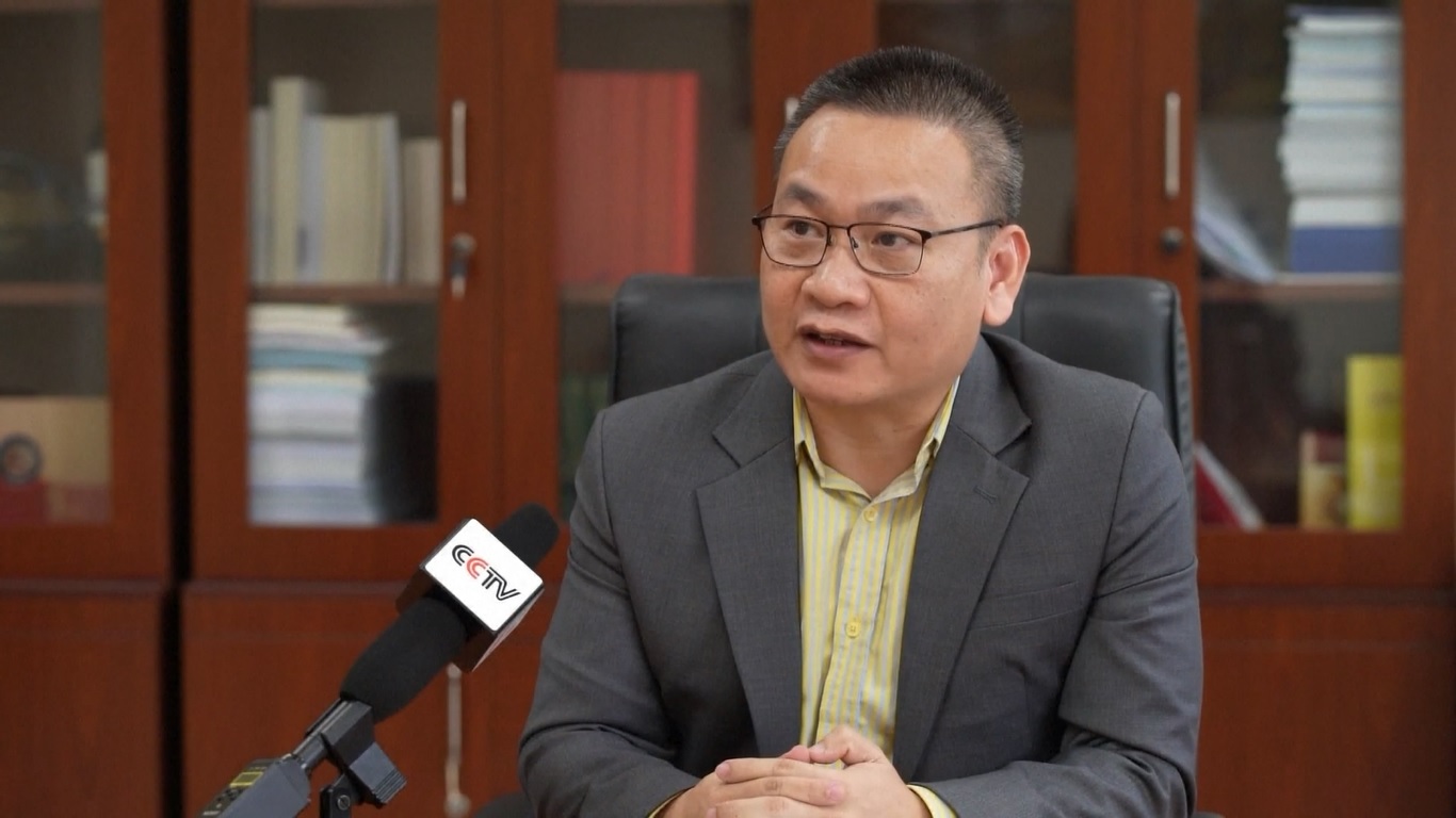 Xi berada di Vietnam dari tanggal 14 hingga 15 April 2025 dalam kunjungan yang bertepatan dengan peringatan 75 tahun terjalinnya hubungan diplomatik antara Tiongkok dan Vietnam