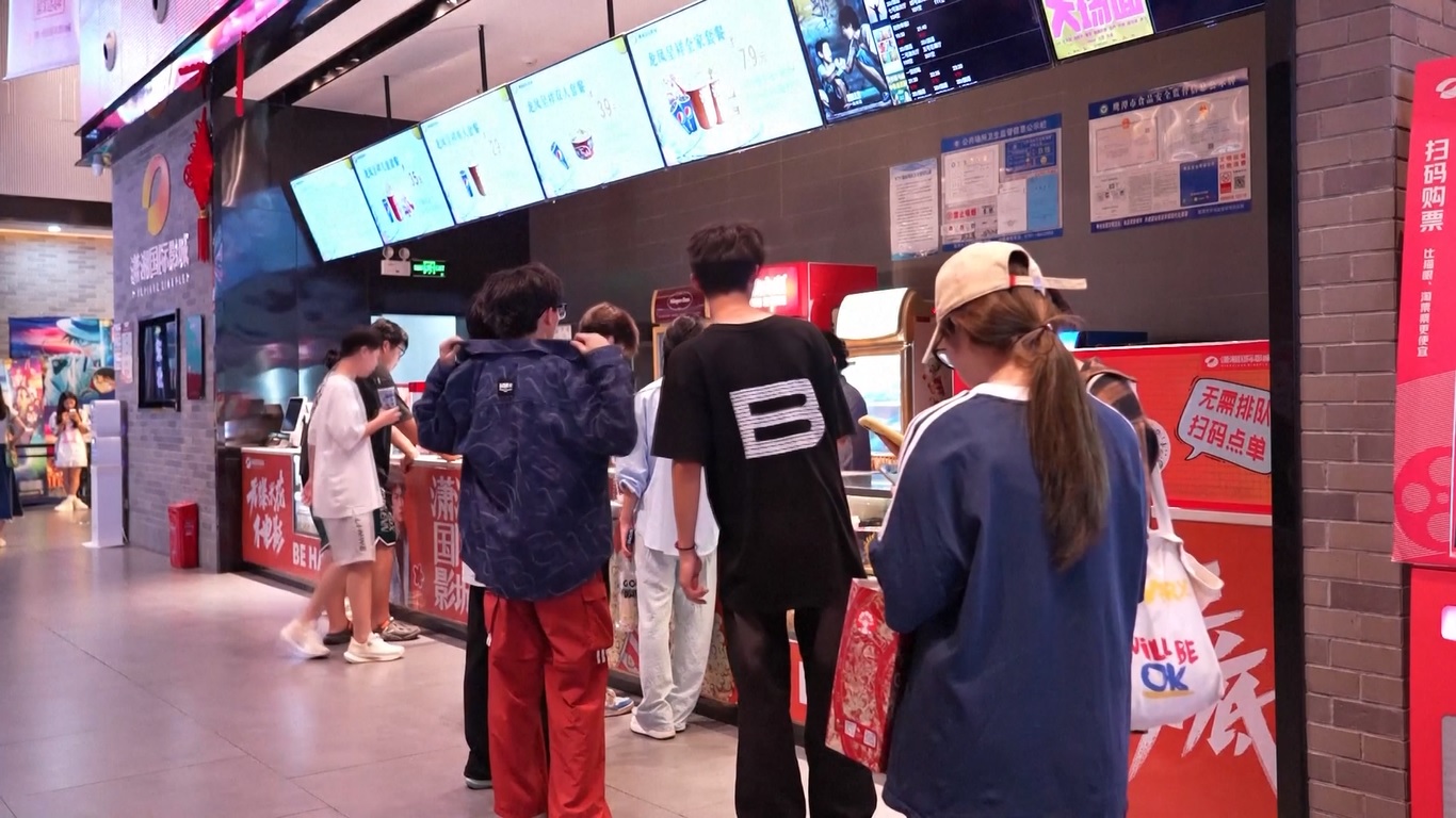 Film-film domestik memperoleh 332 juta yuan (sekitar 718 miliar rupiah)