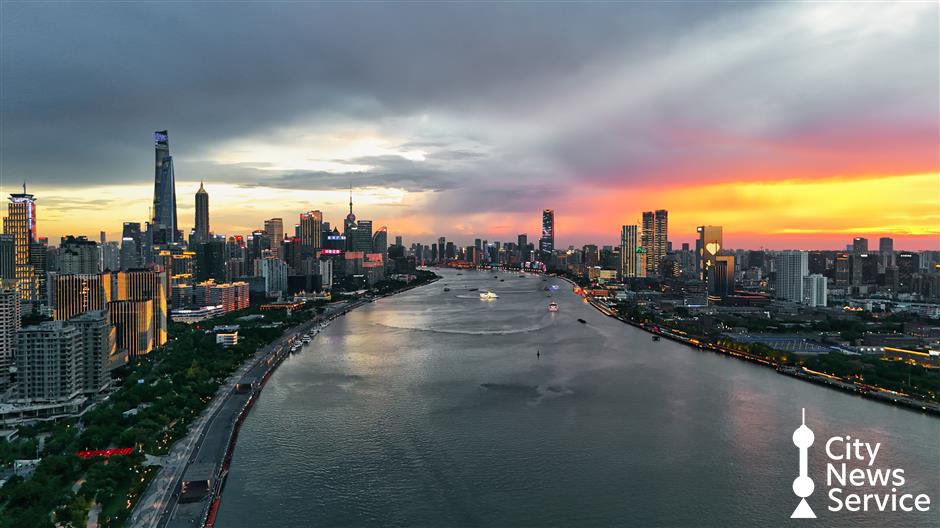 Badai Tropis Dekati Pesisir Zhejiang, Shanghai Bersiap Hadapi Hujan dan Angin Kencang
