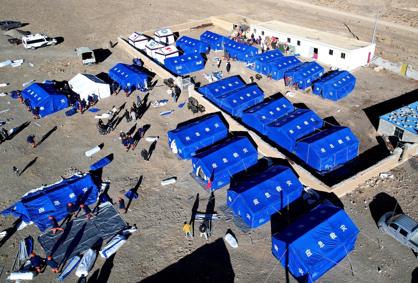 Beberapa pihak khawatir tentang kemungkinan terjadinya gempa susulan yang lebih kuat atau terjadinya longsor dan bencana geologi lainnya