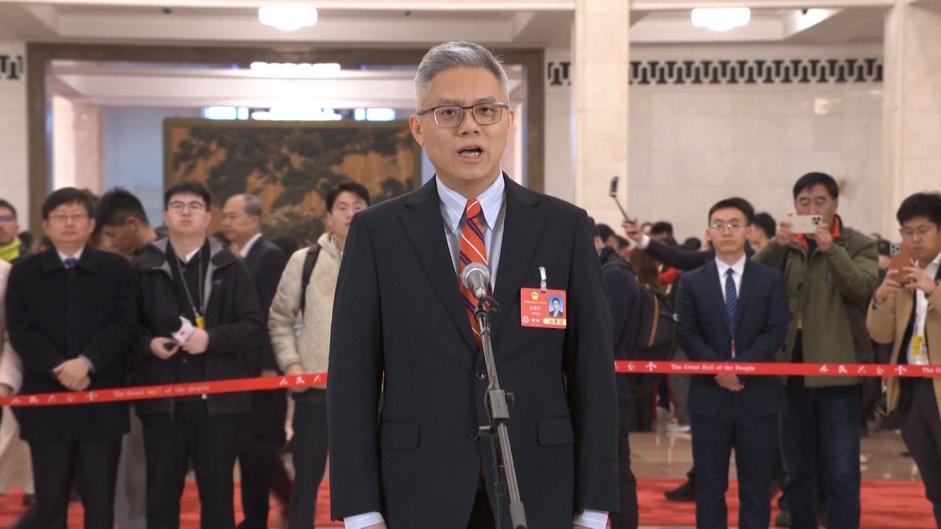 Ia memberikan informasi terkini tentang kemajuan negara dalam meningkatkan akses layanan kesehatan lintas wilayah