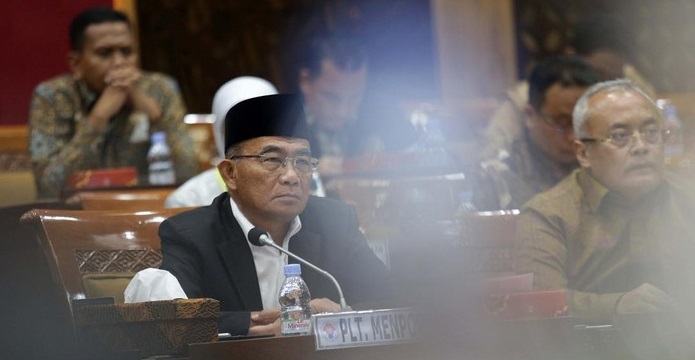 Menteri Kordinator Pembangunan Manusia dan Kebudayaan (Menko PMK) Muhadjir Effendy mengatakan ada kenaikan jumlah kasus COVID-19 Dia menuturkan situasi masih terkendali meski terjadi kenaikan