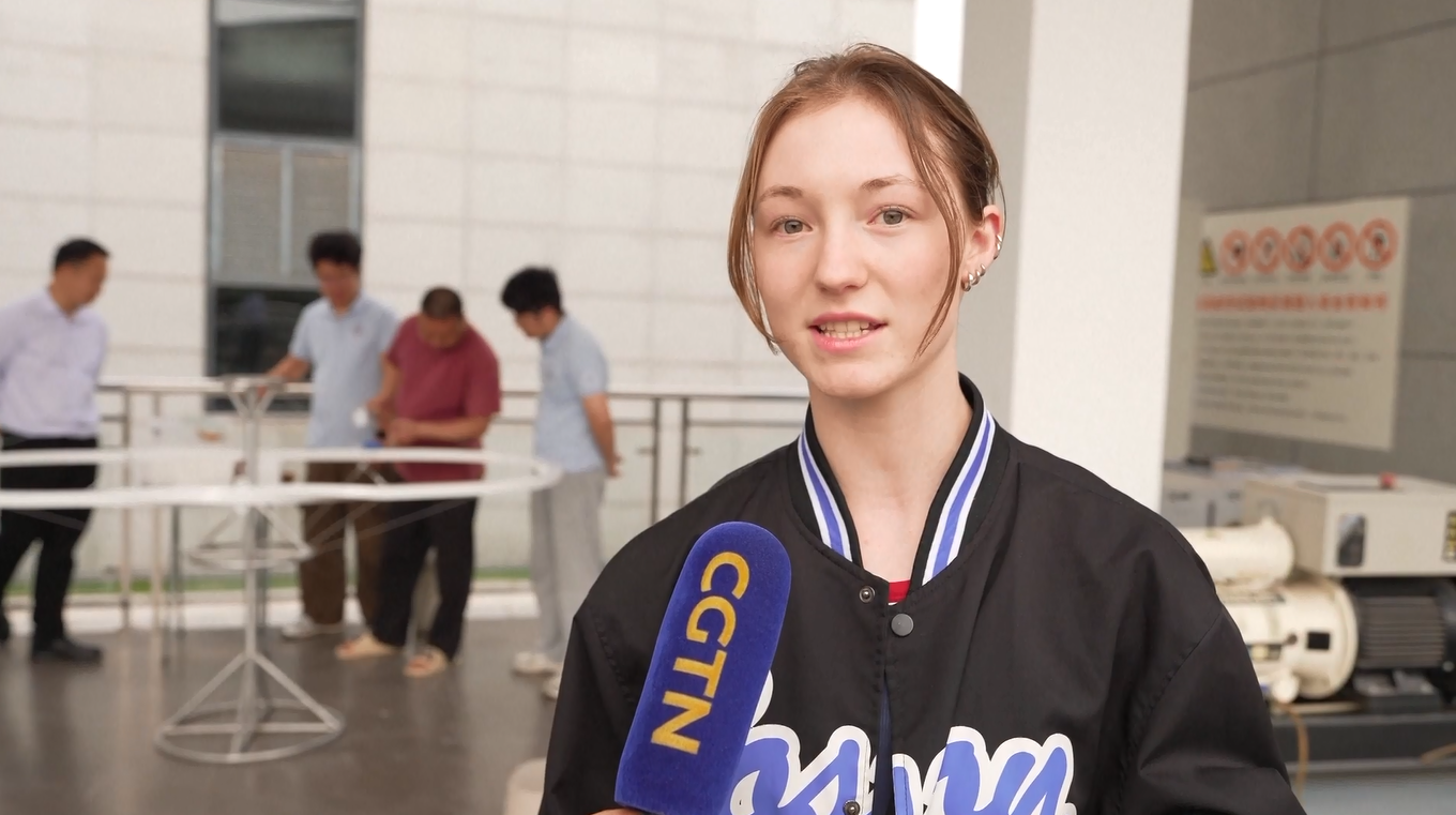 Mahasiswa AS Merasakan Teknologi Berkecepatan Tinggi dengan Mengunjungi Laboratorium Maglev Terkemuka di Sichuan