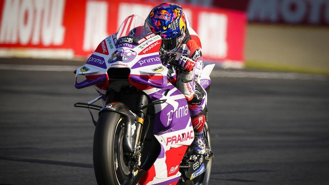 Jorge Martin dinyatakan jadi juara MotoGP Jepang setelah balapan tak bisa dilanjutkan karena kondisi lintasan yang tak ideal akibat hujan deras Berikut klasemen MotoGP usai hasil tersebut