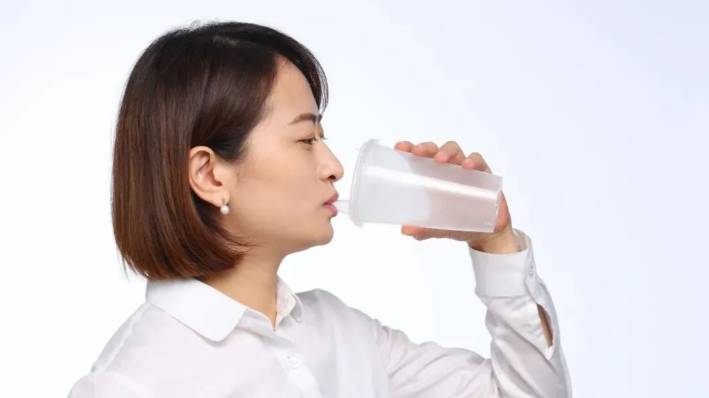 Shanghai telah mulai memberikan vaksin COVID-19 yang dapat dihirup sebagai dosis booster mulai Rabu (26/10/2022) Hal ini disampaikan oleh Kantor Informasi Kota Shanghai dilansir dari CGTN