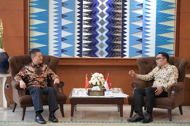 Ridwan Kamil menawarkan konsep 'Green Economy' Jabar - Tiongkok Karena  Jawa Barat membutuhkan pembangunan di sektor energi baru terbarukan (EBT) Terlebih Indonesia menargetkan net zero emision di 2060