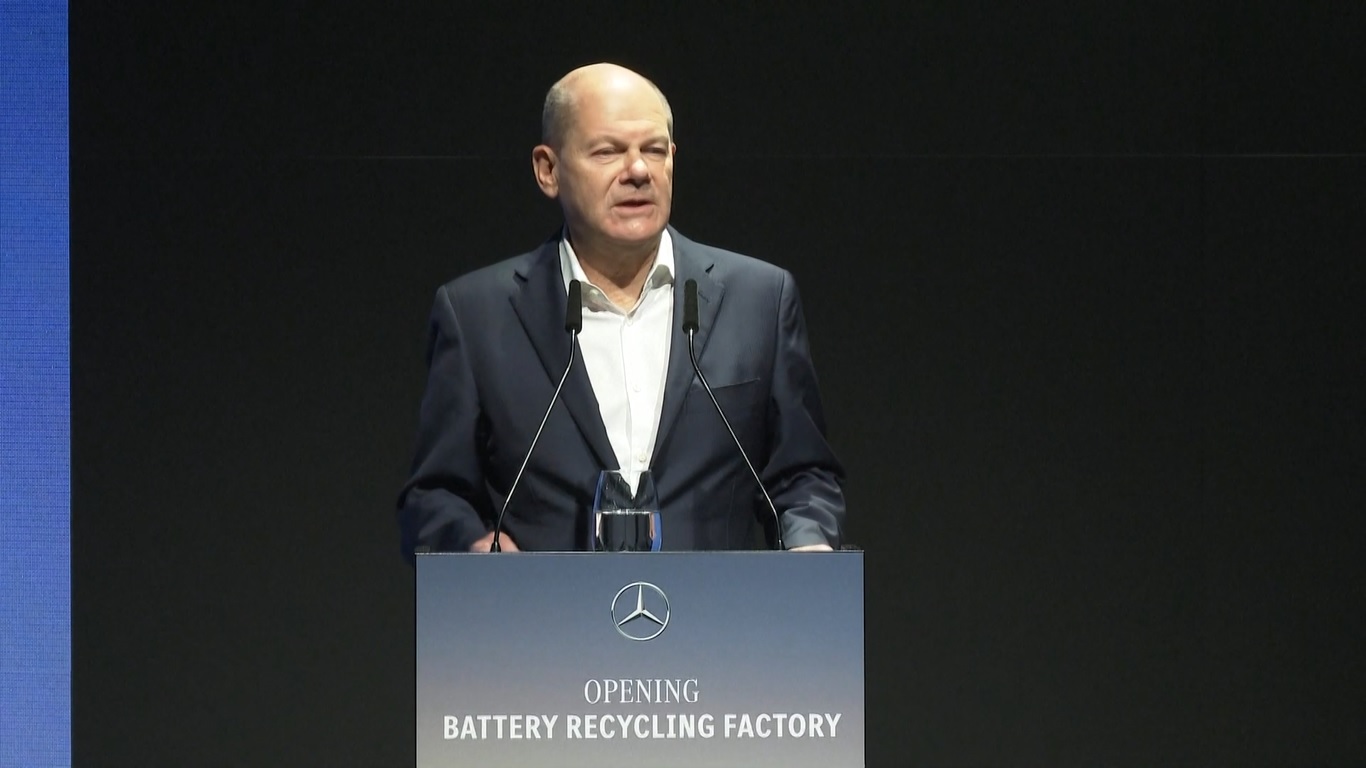 Scholz telah berulang kali mengkritik secara terbuka bahwa membangun hambatan perdagangan tidak membuat perusahaan Eropa tetap kompetitif