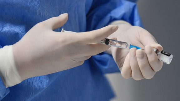 Di Tiongkok vaksin dikategorikan menjadi vaksin rencana imunisasi yang diwajibkan oleh peraturan pemerintah dan vaksin rencana non-imunisasi yang dipilih secara sukarela oleh penduduk tidak termasuk yang ditentukan dalam rencana imunisasi resmi