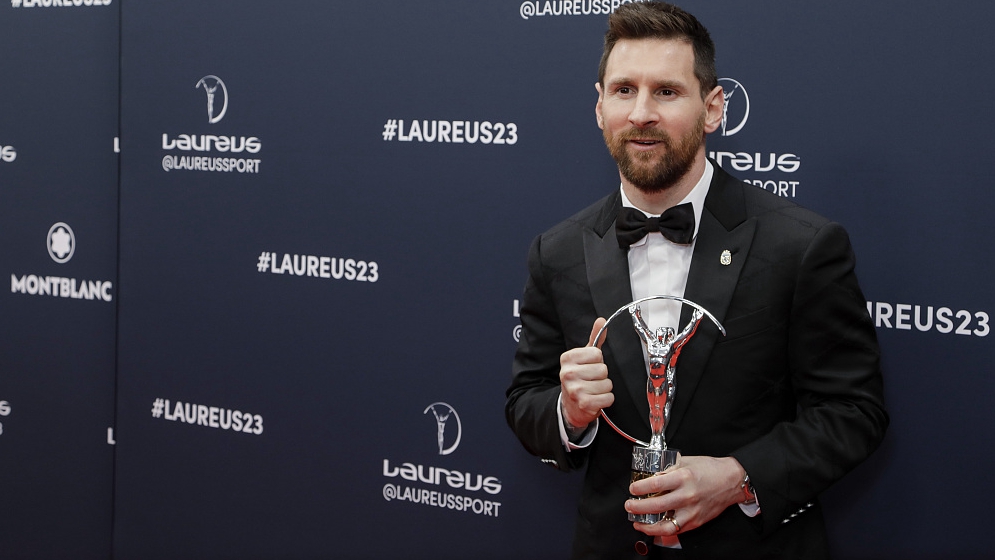 Lionel Messi menjadi atlet sepakbola pertama yang memenangkan World Sportsman of the Year dan World Team of the Year pada tahun yang sama setelah meraih gelar ganda sensasional di Laureus World Sports Awards