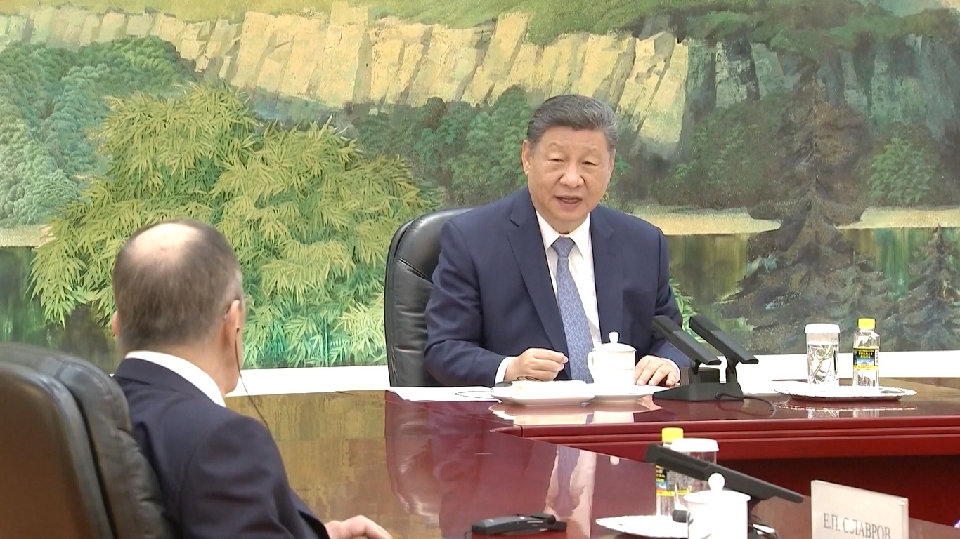 Xi Jinping Bertemu dengan Menteri Luar Negeri Rusia di Beijing