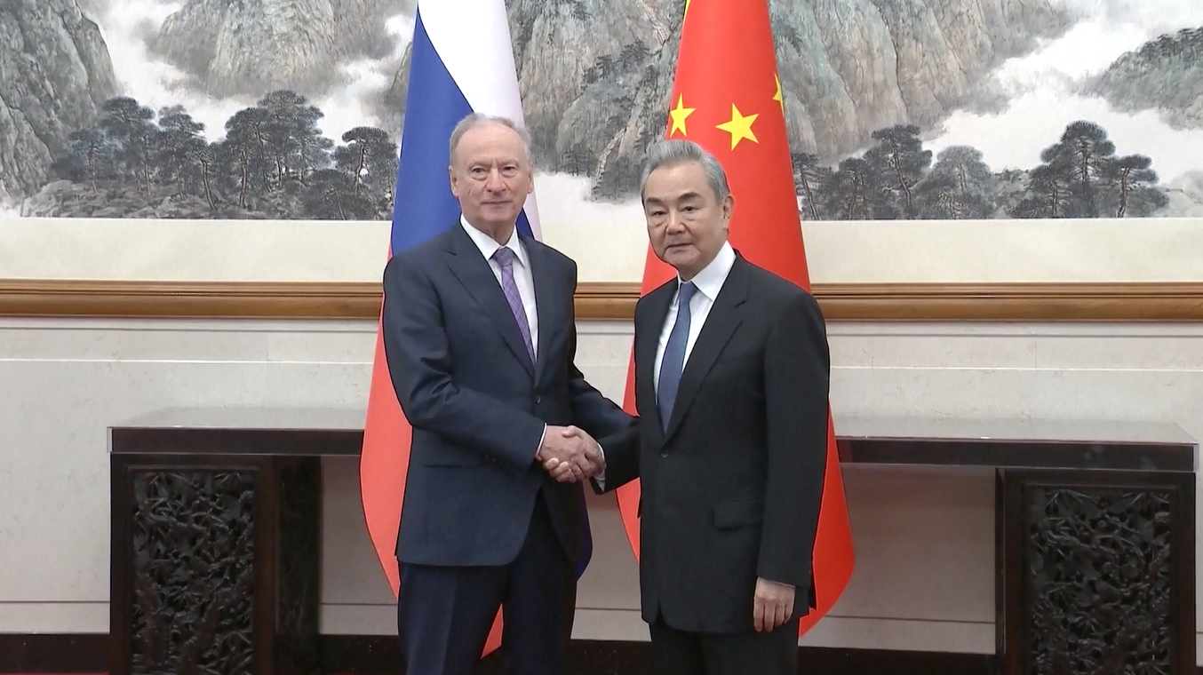 Diplomat Tertinggi Tiongkok Bertemu dengan Ajudan Presiden Rusia
