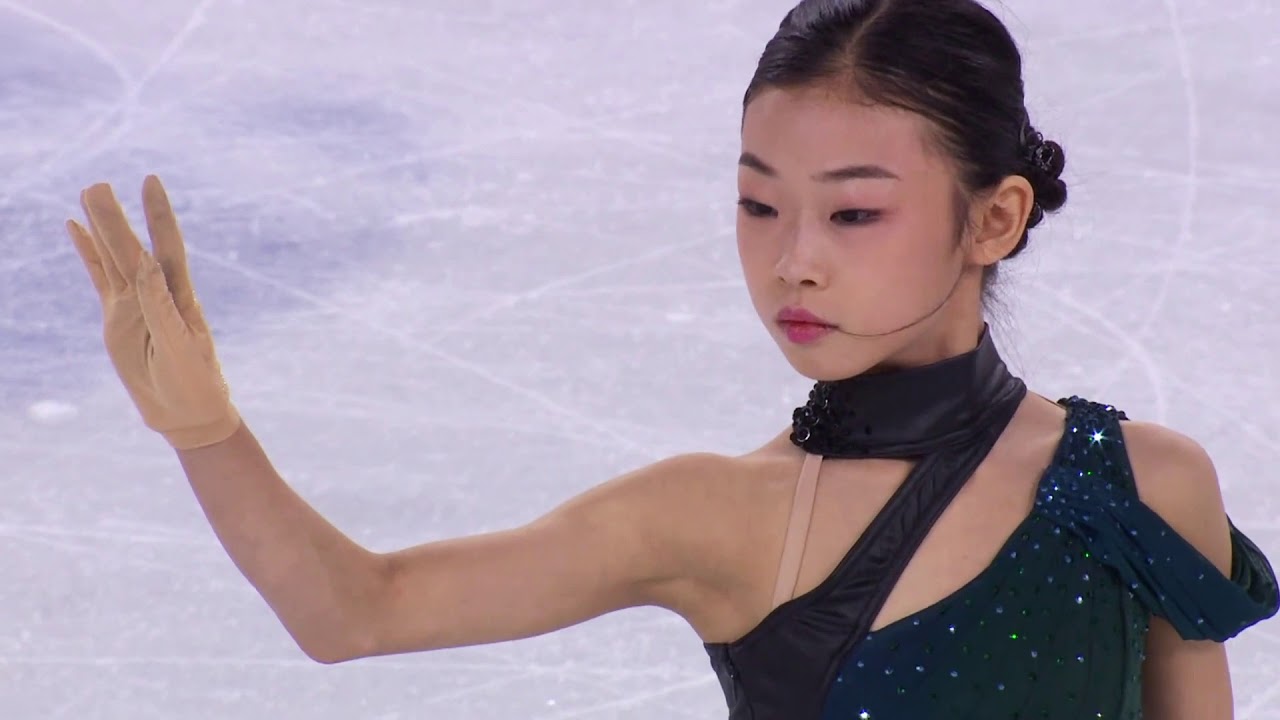 Juara nasional seluncur indah Tiongkok An Xiangyi menunjukkan beberapa bakatnya kepada dunia saat ia menempati posisi kelima dalam program pendek putri Dunia Junior