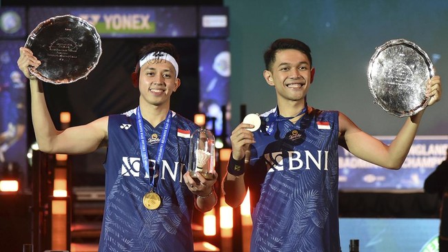Ganda putra Indonesia Fajar Alfian/Muhammad Rian Ardianto tidak bisa menutupi kebahagiaan setelah berhasil merengkuh gelar All England 2023