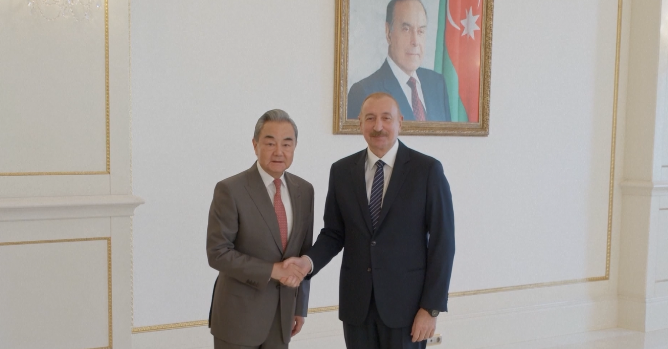 Presiden Azerbaijan Bertemu dengan Menteri Luar Negeri Tiongkok