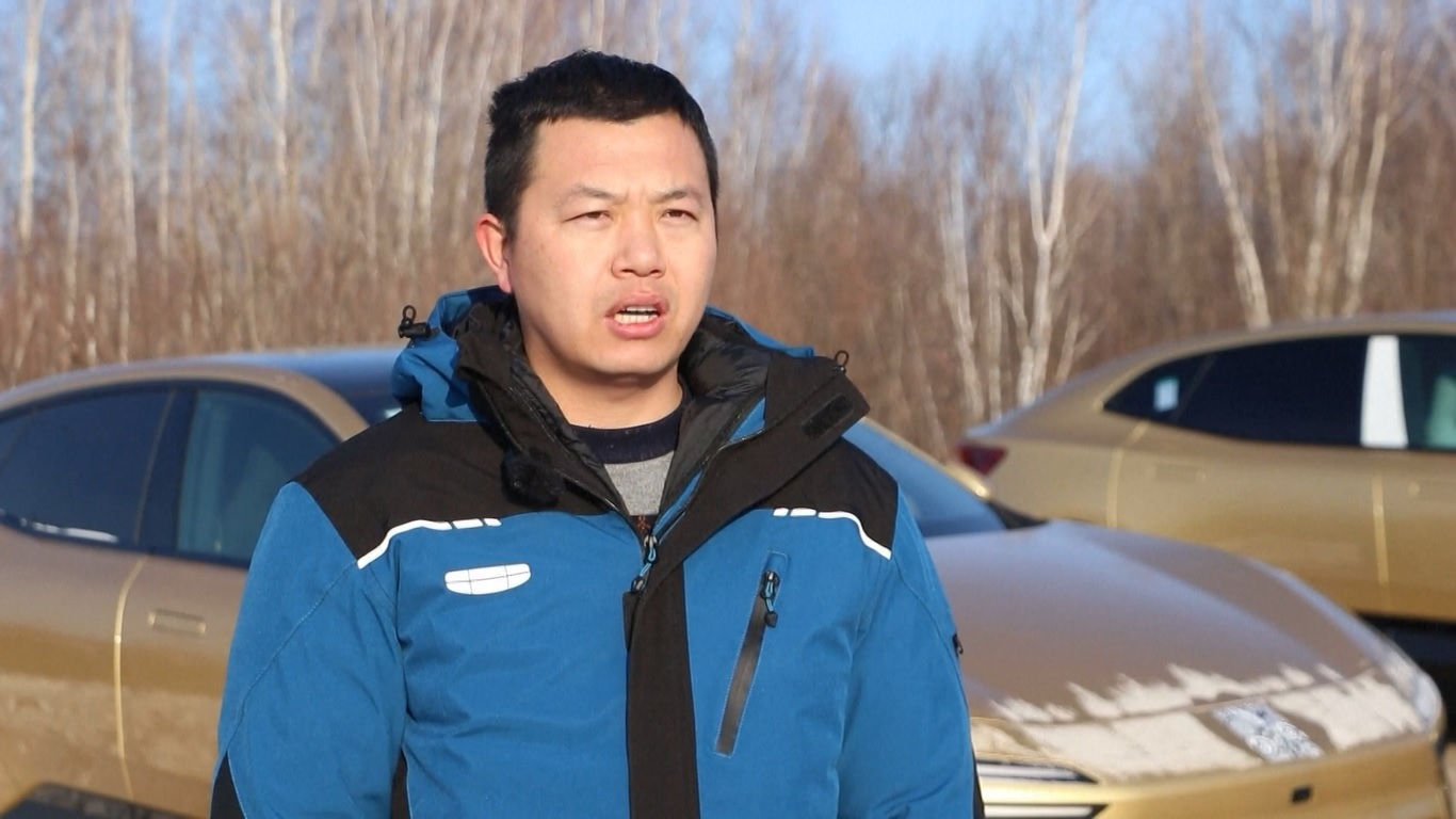 Antara bulan November dan Maret adalah musim tersibuk di Heihe karena tim mobil dari seluruh Tiongkok berkumpul di sini