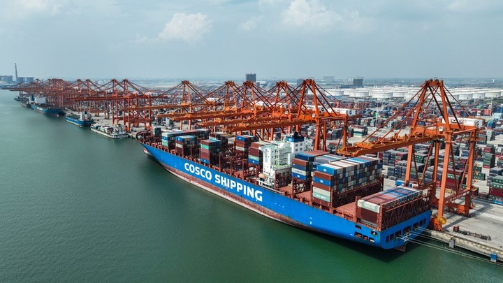 Sebuah kereta antarmoda rel-laut yang mengangkut kargo dari negara-negara Perhimpunan Bangsa-Bangsa Asia Tenggara (ASEAN)