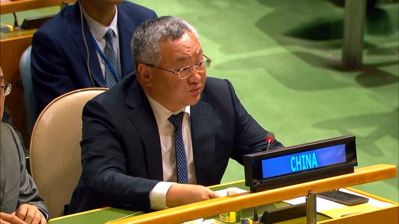 Majelis Umum PBB mengadopsi resolusi tersebut pada sesi khusus darurat pada hari Kamis (12/6)