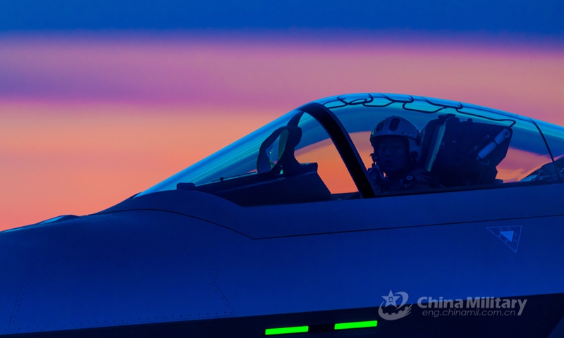 Tahap seleksi akhir terutama terdiri dari evaluasi medis dan psikologis