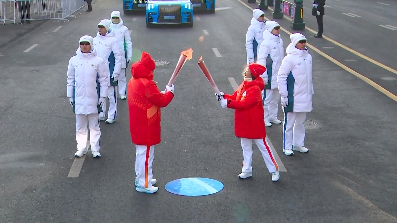 Estafet satu hari itu secara langsung dimulai pada pukul 09:00 waktu setempat pada hari Senin (3/2)