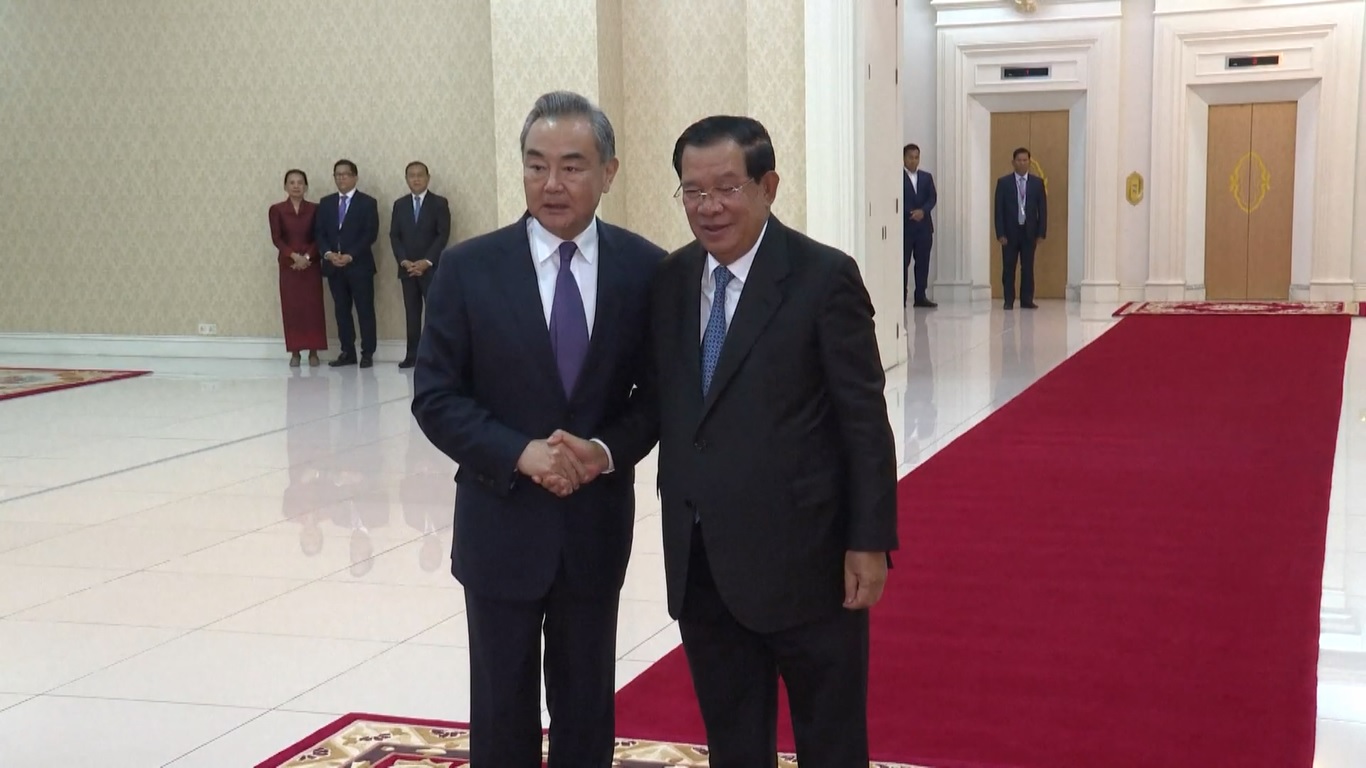 Kamboja merupakan negara terakhir dalam rangkaian tur Asia Tenggara Wang yang juga membawanya ke Singapura dan Malaysia