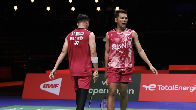 Fajar Alfian/Muhammad Rian Ardianto kalah di babak 32 besar Kejuaraan Dunia Badminton 2023 Mereka mengaku tak bisa tampil di level permainan yang diinginkan