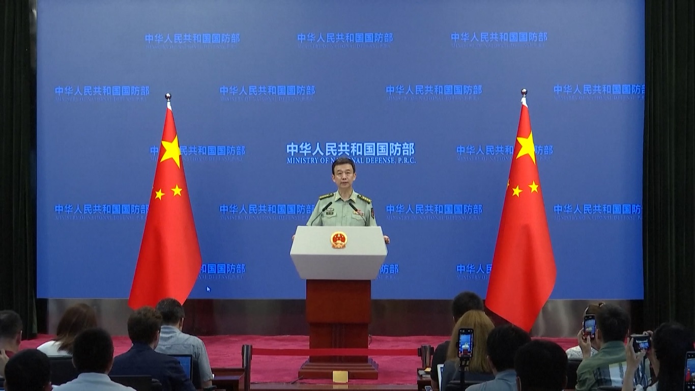 Komandan Armada Ketujuh Angkatan Laut AS mengatakan bahwa penggunaan meriam air oleh Penjaga Pantai Tiongkok terhadap kapal Filipina harus ditentang dan diperiksa