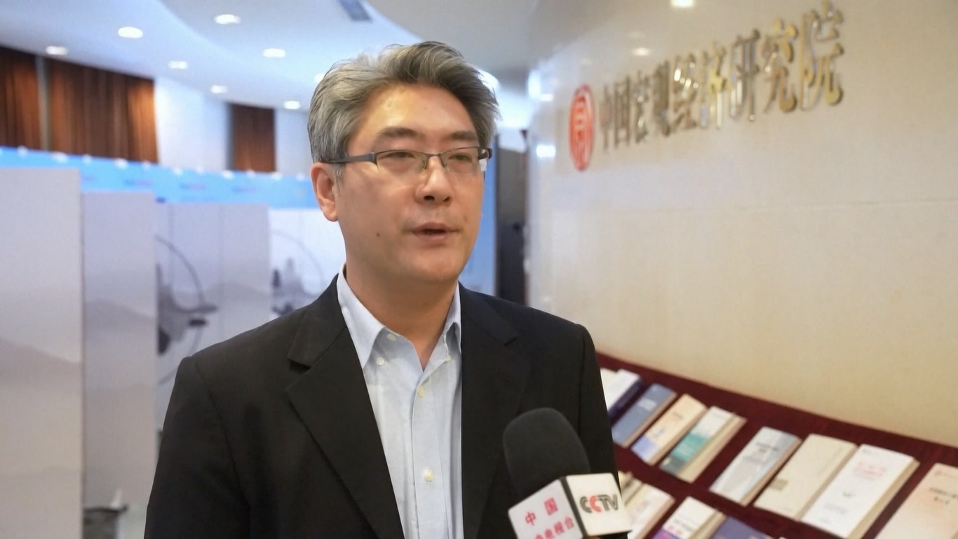 Transportasi peti kemas pelabuhan melalui kereta api dan air juga diharapkan untuk mempertahankan pertumbuhan yang kuat