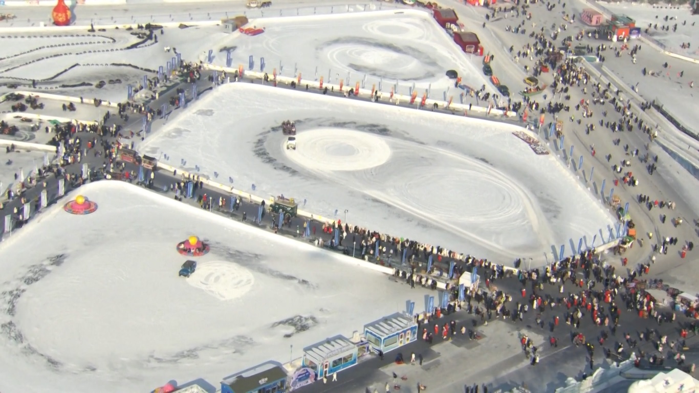 China Media Group (CMG) telah membangun studio di Harbin Ice-Snow World yang ramai