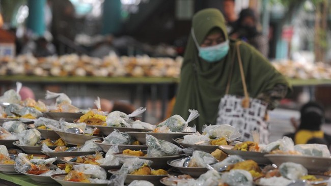 Badan Pengawas Obat dan Makanan (BPOM) menemukan sejumlah jajanan buka puasa atau takjil mengandung zat kimia berbahaya