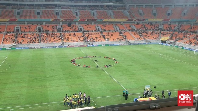 Timnas Iran U-17 melakukan selebrasi unik yaitu push up setelah mengalahkan Brasil pada babak penyisihan Grup C Piala Dunia U-17 2023