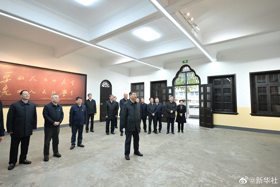 Presiden Tiongkok Xi Jinping pada hari Senin sore (18/3)mengadakan inspeksi di Kota Changsha Provinsi Hunan k