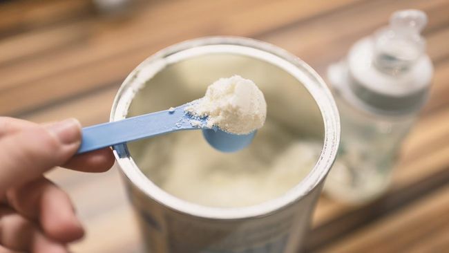 Susu formula kerap menjadi opsi kedua para ibu yang kesulitan menyusui anaknya Tidak sedikit juga ibu yang memilih menggunakan susu formula karena dinilai lebih mudah diterima anak daripada ASI biasa